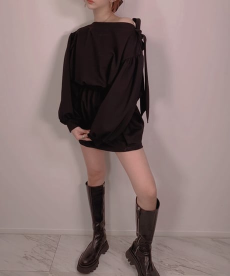 ボリュームスリーブリボントップス　Volume Sleeve Ribbon Tops