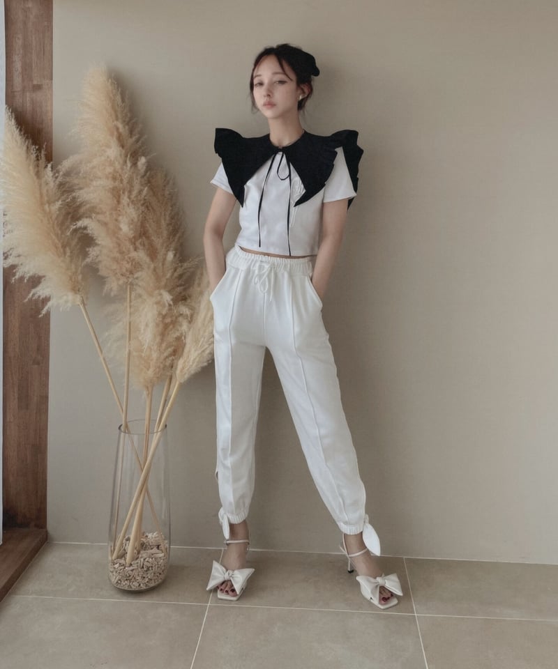 【FICTION TOKYO】レースアップクロップドフーディ Milk FICTION TOKYO】レースアップクロップドフーディ Milk