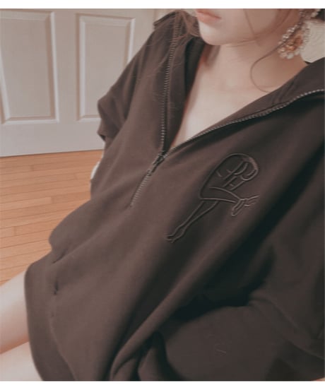 ハーフジップアップロゴ刺繍ビッグスウェット/ Half Zip-up Logo Embroidery Big  Sweat