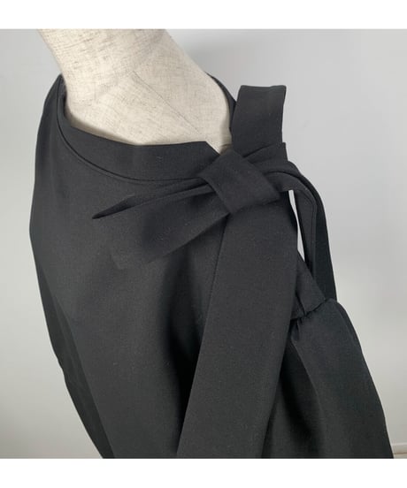 ボリュームスリーブリボントップス　Volume Sleeve Ribbon Tops