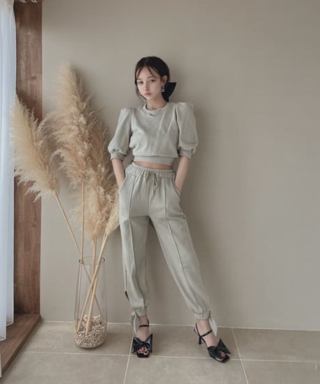 センターシームサイドリボンジョガーパンツ / Center Seam Cropped Side Ribbon Jogger Pants