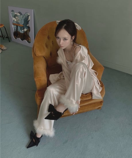 フェザーサテンパンツ / Feather Hem Satin Pants