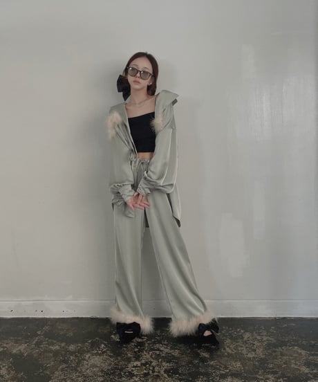フェザーサテンパンツ / Feather Hem Satin Pants