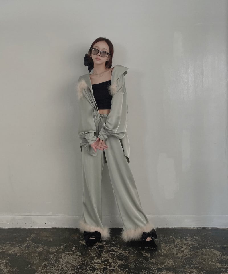 フェザーサテンパンツ / Feather Hem Satin Pants | FICTION  