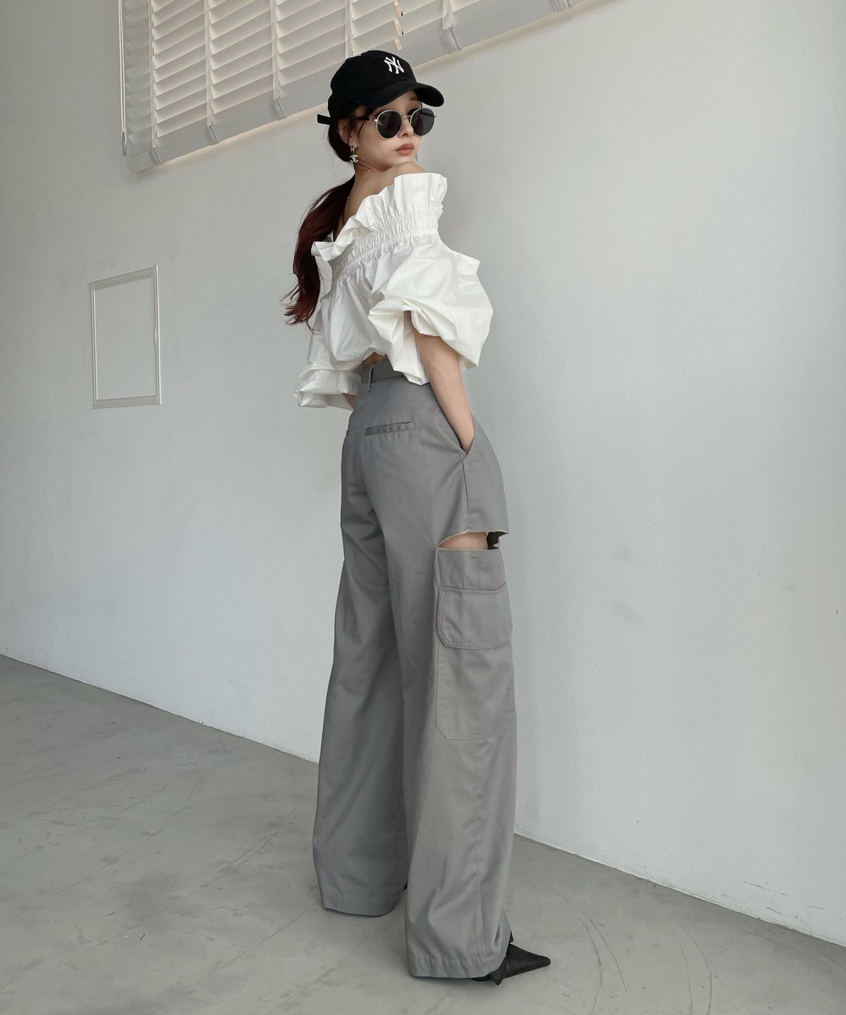 サイドカットタックパンツ / Side Cut Tack Bottoms | FICTION