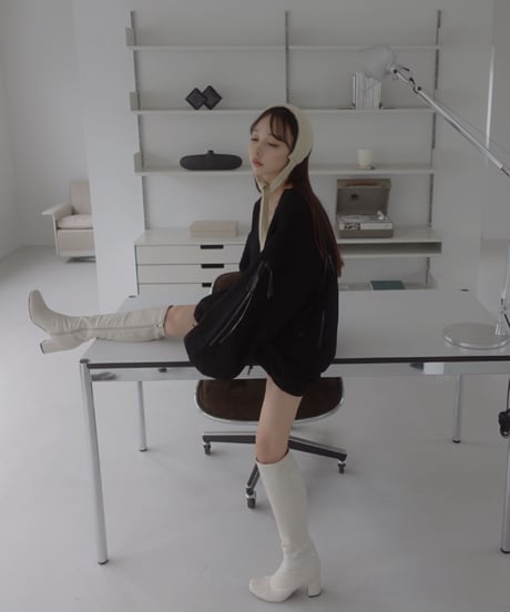 Vネックリボンスウェット /V Shaped Neck Ribbon Sweat