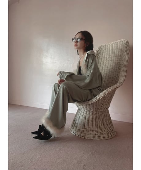 フェザーサテンパンツ / Feather Hem Satin Pants