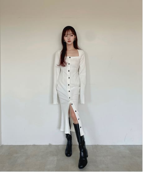 バックオープンフロントスリットワンピース / Back Open Front Slit One-Piece