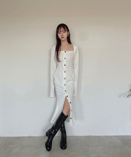 バックオープンフロントスリットワンピース / Back Open Front Slit One-Piece