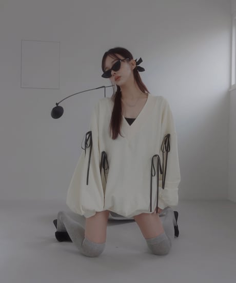 Vネックリボンスウェット /V Shaped Neck Ribbon Sweat
