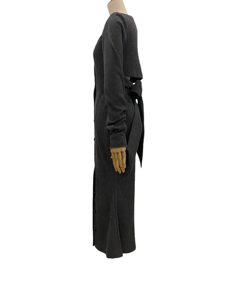 バックオープンフロントスリットワンピース / Back Open Front Slit One-Piece