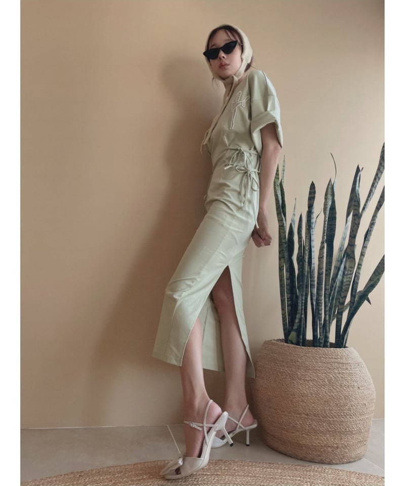 ロゴ刺繍バックスリットTワンピ / Logo Embroidery Back Slit T O 