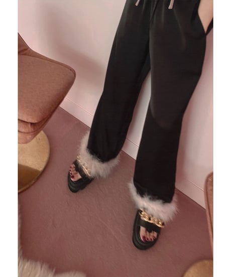 フェザーサテンパンツ / Feather Hem Satin Pants
