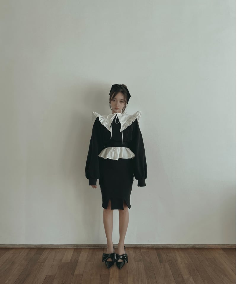 ロゴ刺繍クロップドスウェット / Logo Embroidery Cropped Sweat  