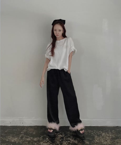 フェザーサテンパンツ / Feather Hem Satin Pants