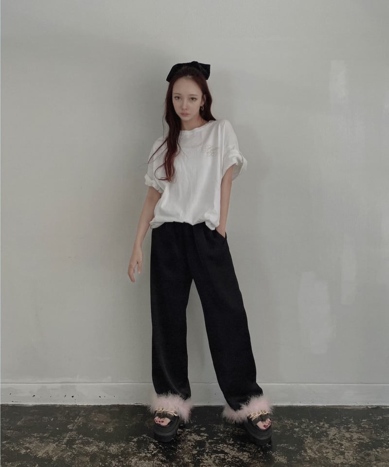 フェザーサテンパンツ / Feather Hem Satin Pants | FICTION