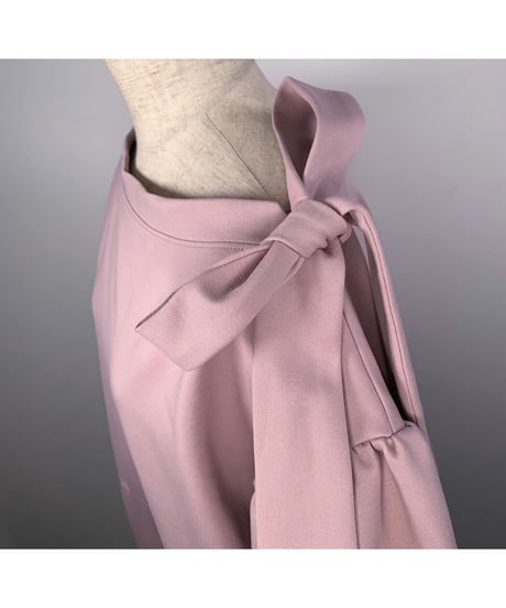 ボリュームスリーブリボントップス　Volume Sleeve Ribbon Tops