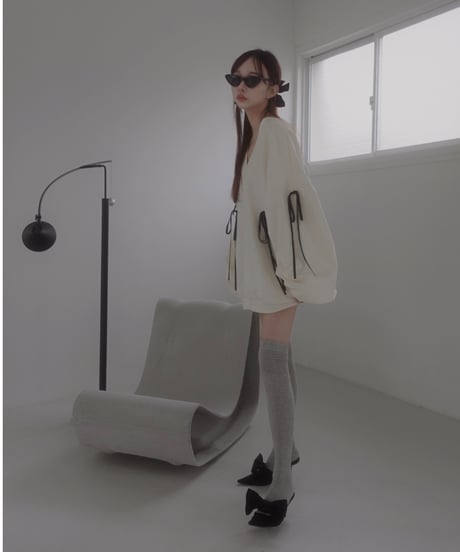 Vネックリボンスウェット /V Shaped Neck Ribbon Sweat