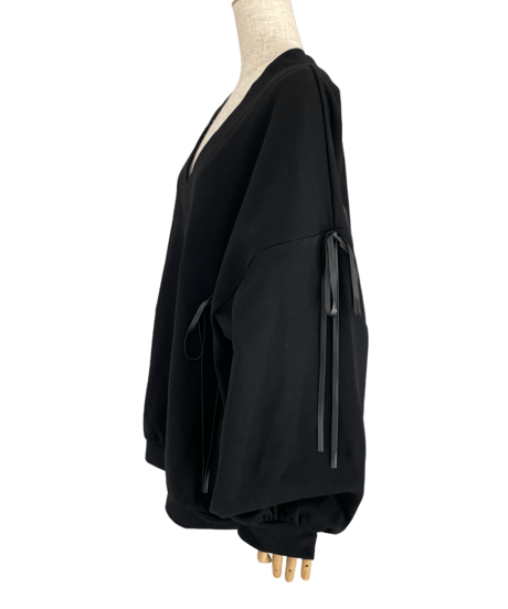 Vネックリボンスウェット /V Shaped Neck Ribbon Sweat