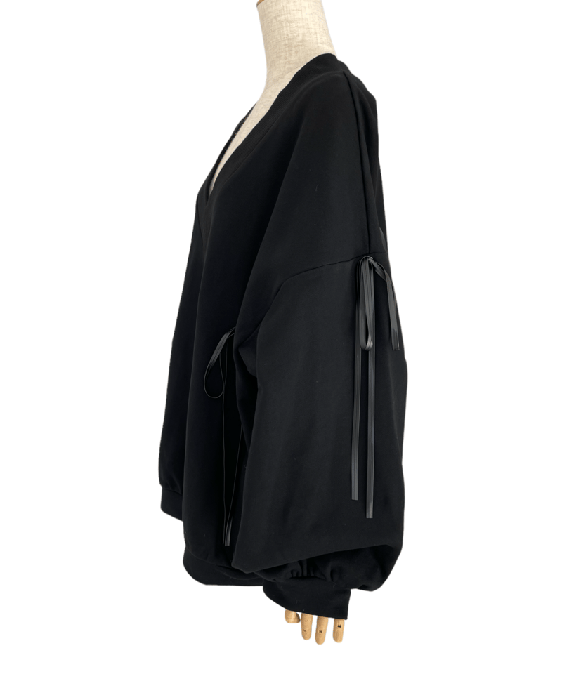 Vネックリボンスウェット /V Shaped Neck Ribbon Sweat | FICT