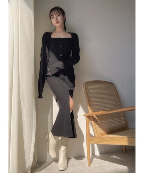 バックオープンフロントスリットワンピース / Back Open Front Slit One-Piece