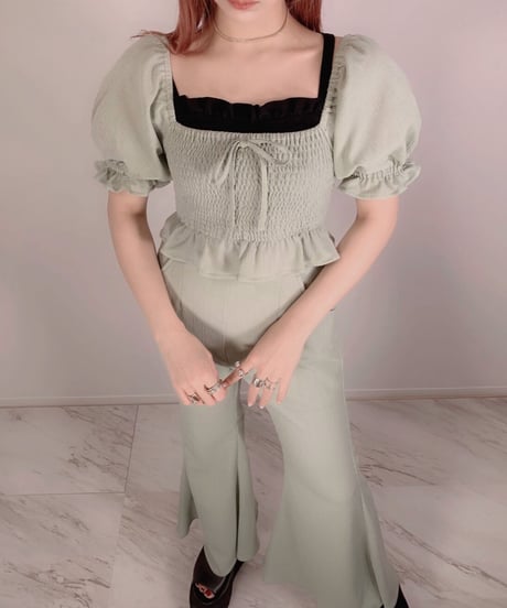 パフスリーブシャーリングトップス　Puff Sleeve Shirring Tops