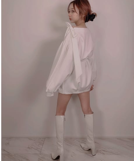 ボリュームスリーブリボントップス　Volume Sleeve Ribbon Tops