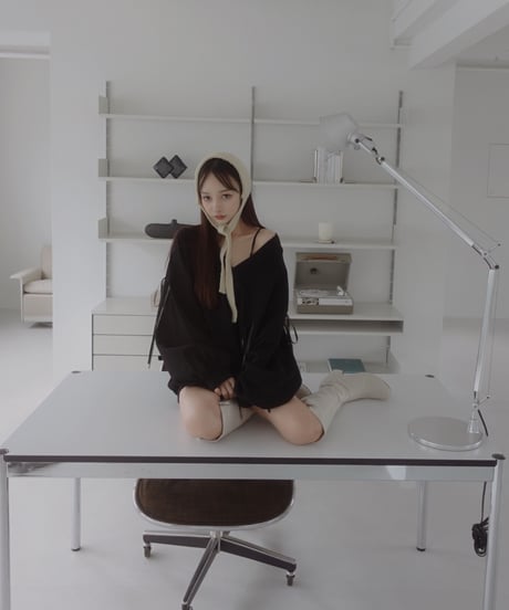 Vネックリボンスウェット /V Shaped Neck Ribbon Sweat