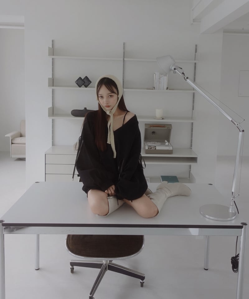 Vネックリボンスウェット /V Shaped Neck Ribbon Sweat | FICT Vネックリボンスウェット /V Shaped Neck Ribbon Sweat | FICT