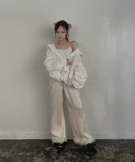 フェザーサテンパンツ / Feather Hem Satin Pants