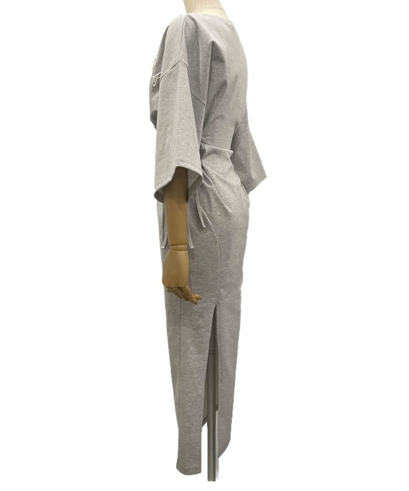 ロゴ刺繍バックスリットTワンピ / Logo Embroidery Back Slit T O 