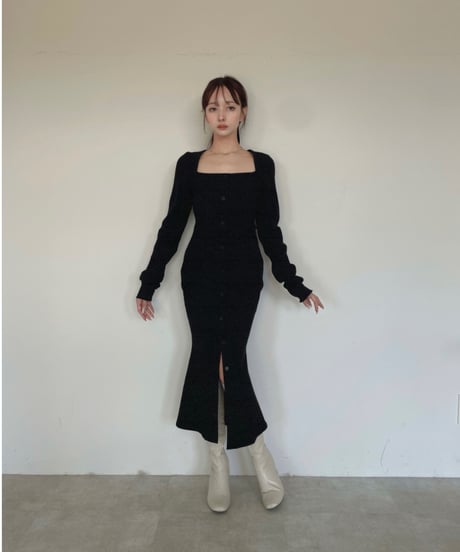 バックオープンフロントスリットワンピース / Back Open Front Slit One-Piece