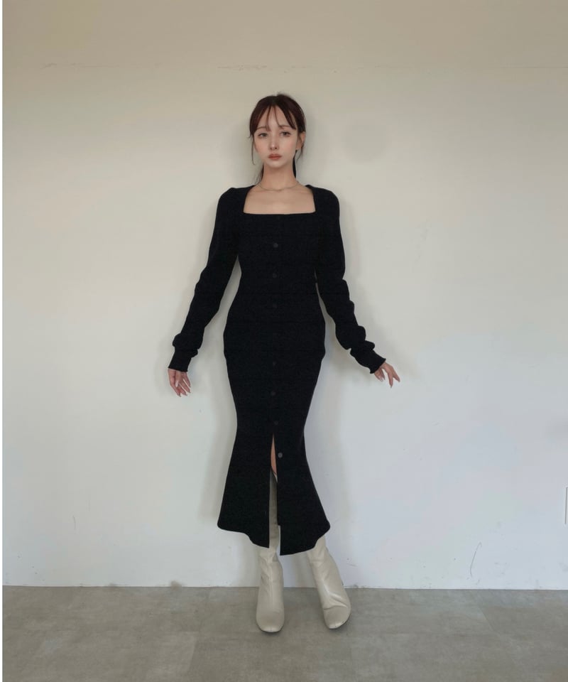 バックオープンフロントスリットワンピース / Back Open Front Slit One