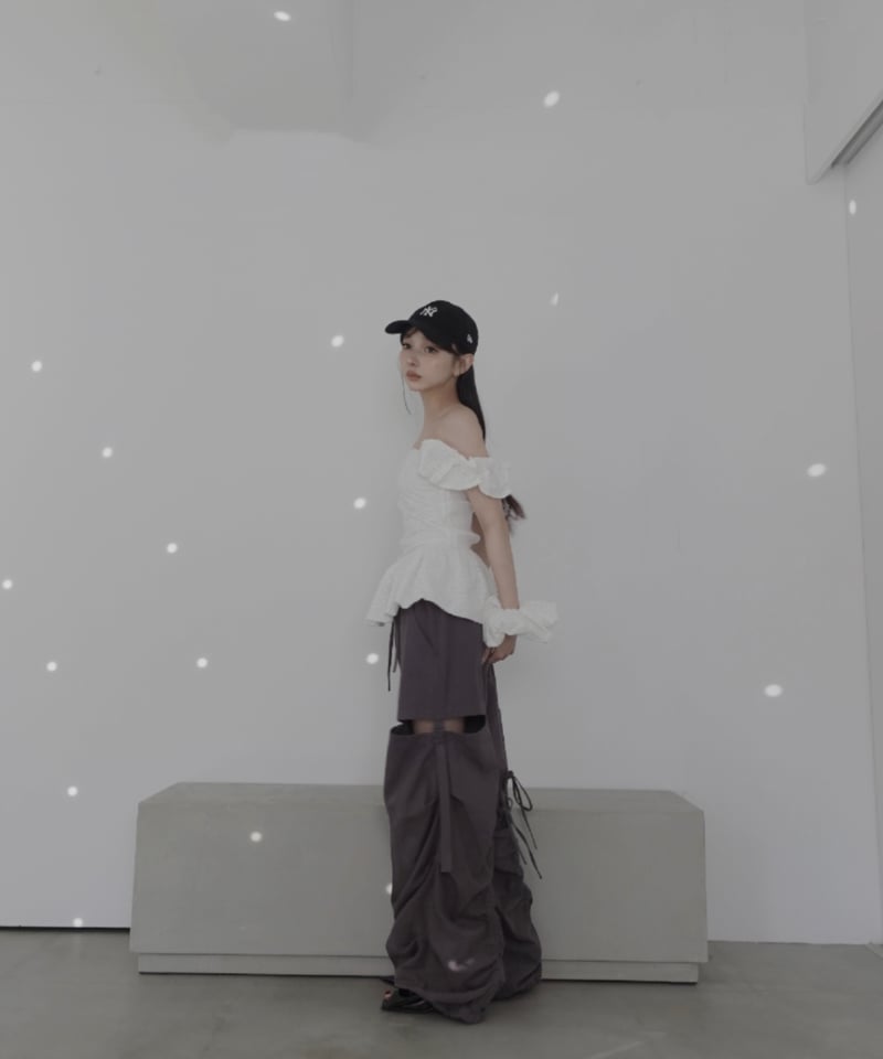 サイドカットボリュームパンツ / Side Cutting Volume Pants | FI