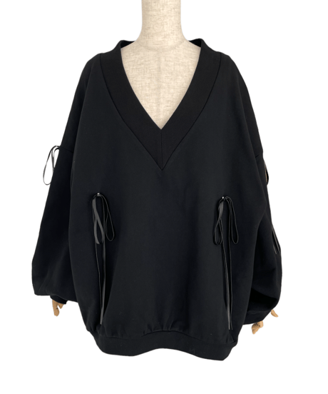 Vネックリボンスウェット /V Shaped Neck Ribbon Sweat