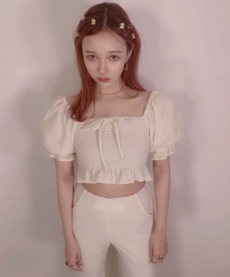 パフスリーブシャーリングトップス　Puff Sleeve Shirring Tops