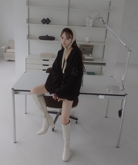 Vネックリボンスウェット /V Shaped Neck Ribbon Sweat