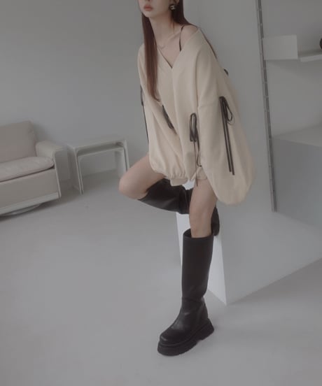 Vネックリボンスウェット /V Shaped Neck Ribbon Sweat