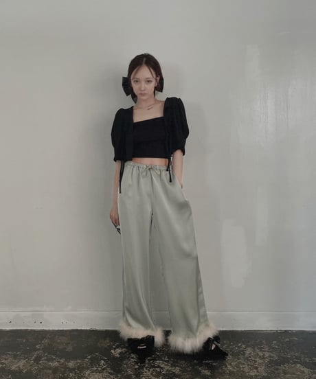 フェザーサテンパンツ / Feather Hem Satin Pants