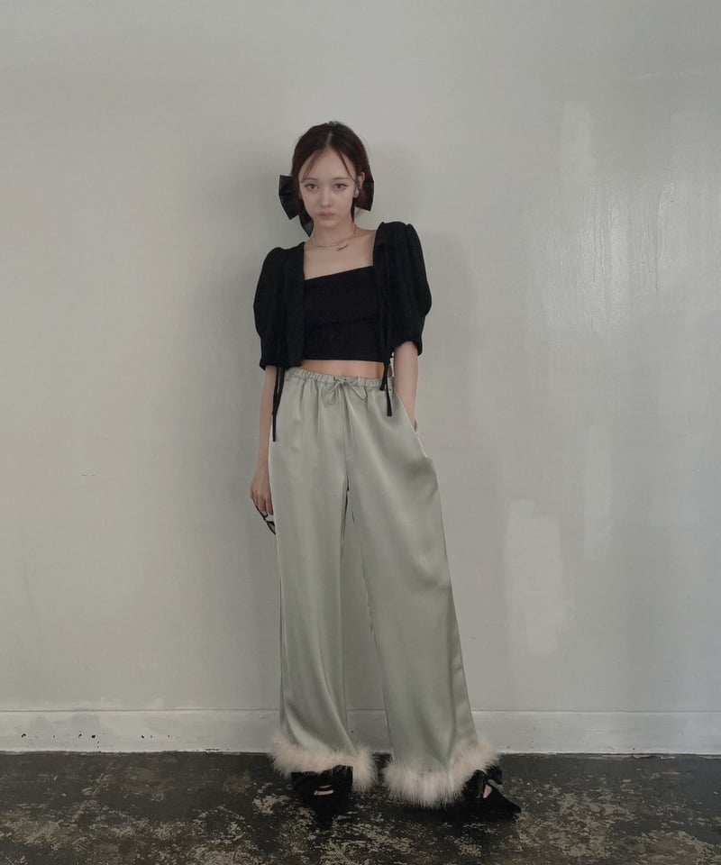 フェザーサテンパンツ / Feather Hem Satin Pants | FICTION