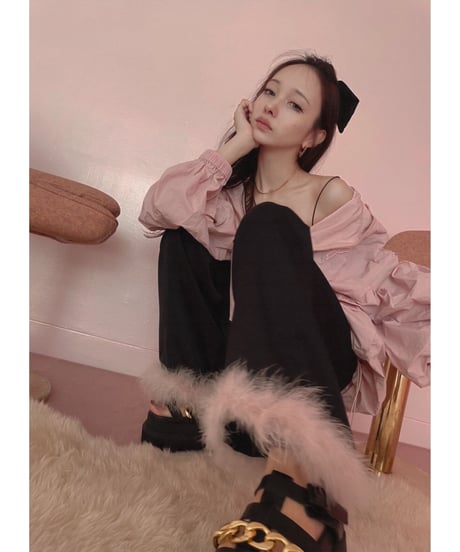フェザーサテンパンツ / Feather Hem Satin Pants
