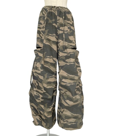 サイドカットボリュームパンツ / Side Cutting Volume Pants