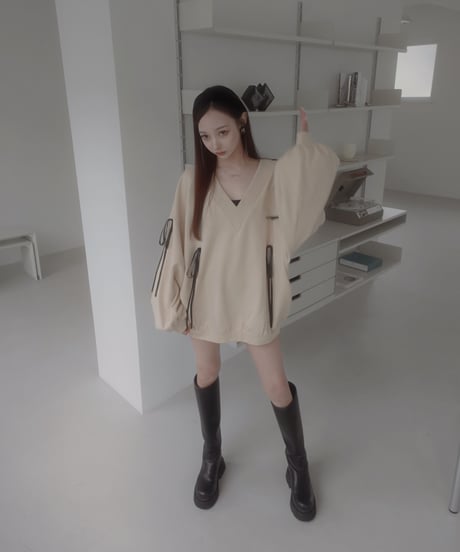 Vネックリボンスウェット /V Shaped Neck Ribbon Sweat