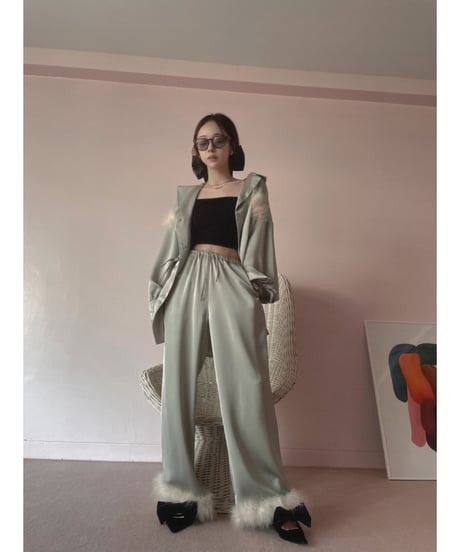 フェザーサテンパンツ / Feather Hem Satin Pants