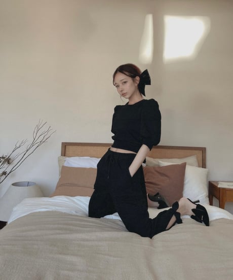 センターシームサイドリボンジョガーパンツ / Center Seam Cropped Side Ribbon Jogger Pants