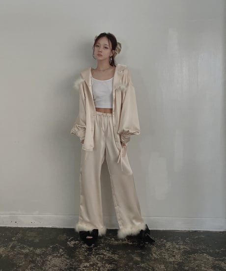 フェザーサテンパンツ / Feather Hem Satin Pants