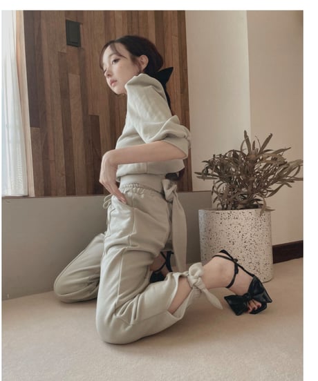 センターシームサイドリボンジョガーパンツ / Center Seam Cropped Side Ribbon Jogger Pants