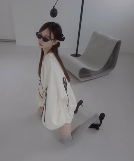 Vネックリボンスウェット /V Shaped Neck Ribbon Sweat