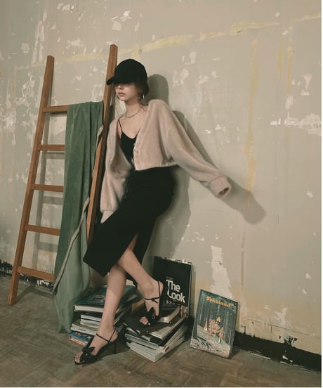 クロップドアシンメトリーカーディガン / Cropped Asymmetry Cardigan