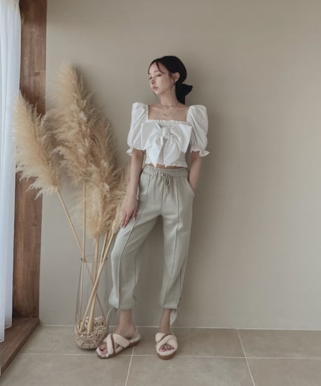 センターシームサイドリボンジョガーパンツ / Center Seam Cropped Side Ribbon Jogger Pants